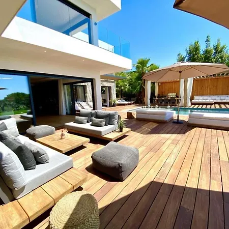 Contemporary With Luxurious Facilities 6 Bdr Vakantiehuis *