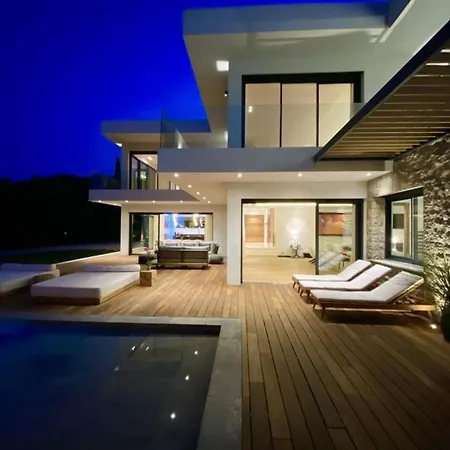 Contemporary With Luxurious Facilities 6 Bdr Holiday home *