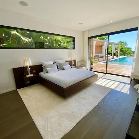 Contemporary With Luxurious Facilities 6 Bdr *