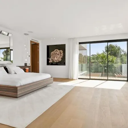 Contemporary With Luxurious Facilities 6 Bdr Le Cannet
