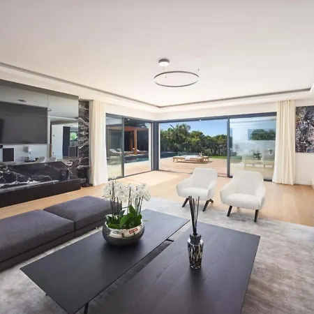 Contemporary With Luxurious Facilities 6 Bdr Le Cannet