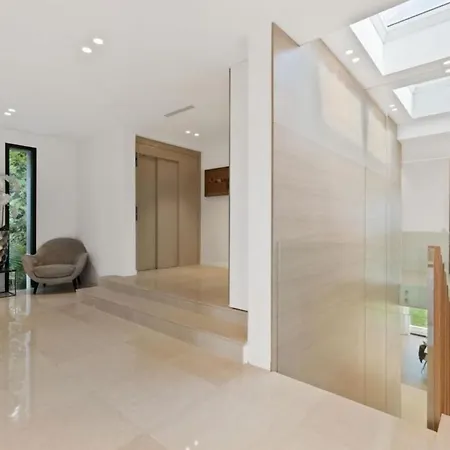 Contemporary With Luxurious Facilities 6 Bdr Vakantiehuis