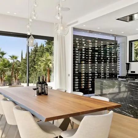 Contemporary With Luxurious Facilities 6 Bdr Holiday home *