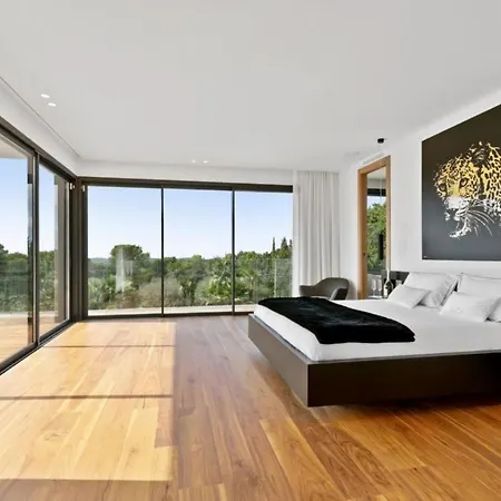 Contemporary With Luxurious Facilities 6 Bdr Le Cannet
